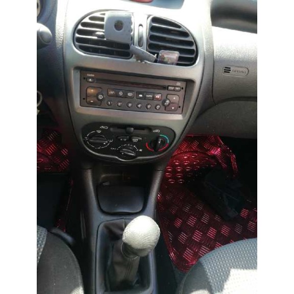 peugeot 206 berlina del año 2004