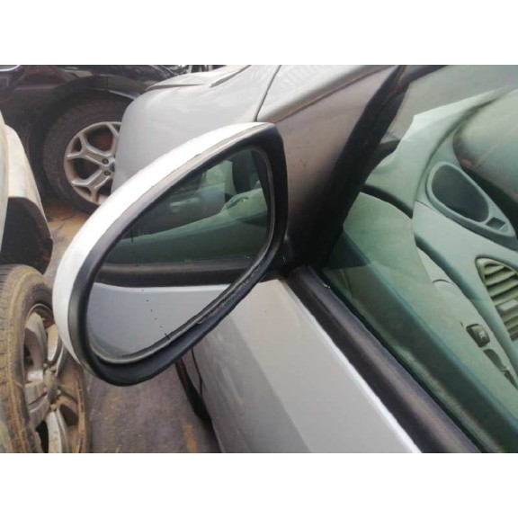 nissan almera tino (v10m) del año 2004