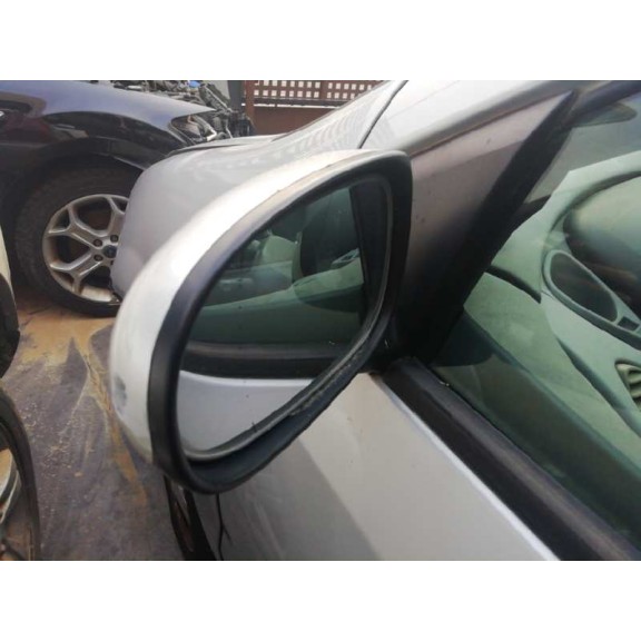 nissan almera tino (v10m) del año 2004