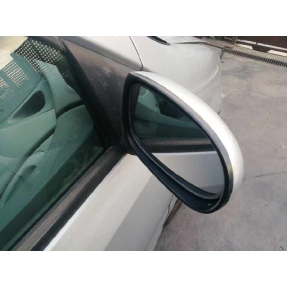 nissan almera tino (v10m) del año 2004