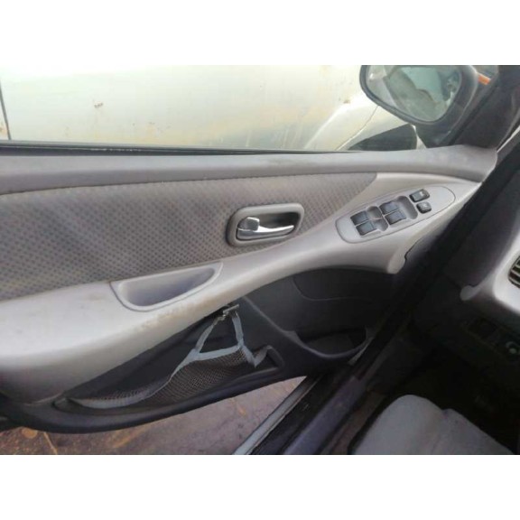 nissan almera tino (v10m) del año 2004