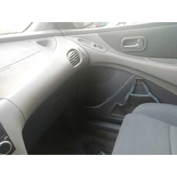 nissan almera tino (v10m) del año 2004