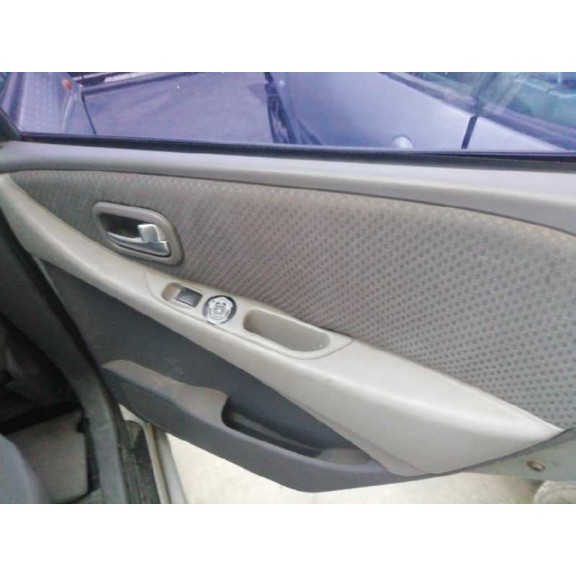 nissan almera tino (v10m) del año 2004