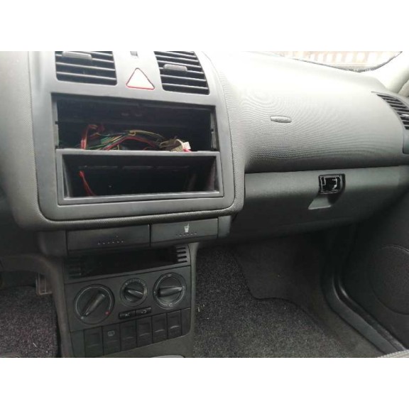 volkswagen polo berlina (6n2) del año 2000