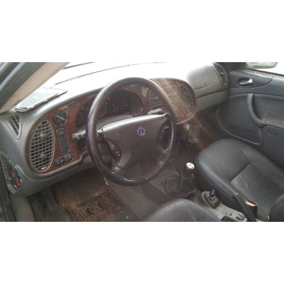 saab 9-3 berlina del año 1998