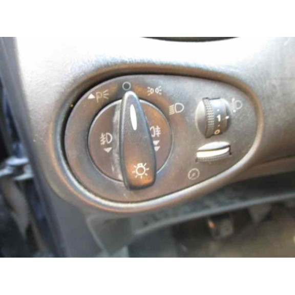 ford focus berlina (cak) del año 2003