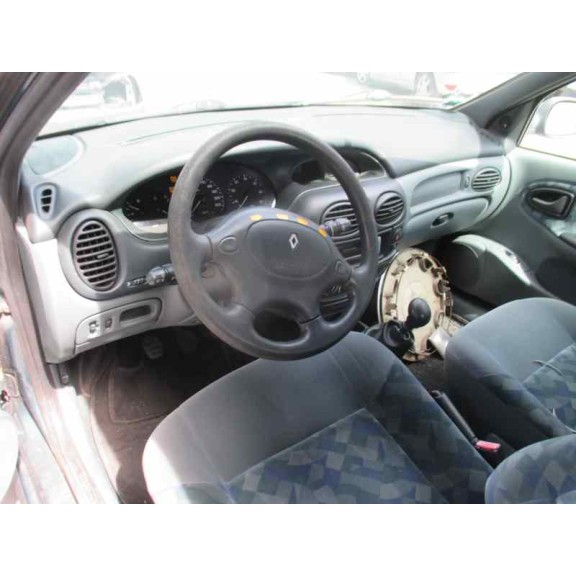 renault megane i berlina hatchback (ba0) del año 1996