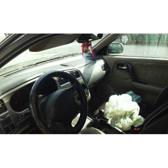 nissan primera berlina (p11) del año 2000