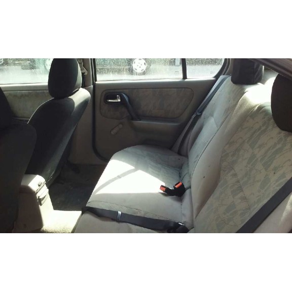 nissan primera berlina (p11) del año 2000