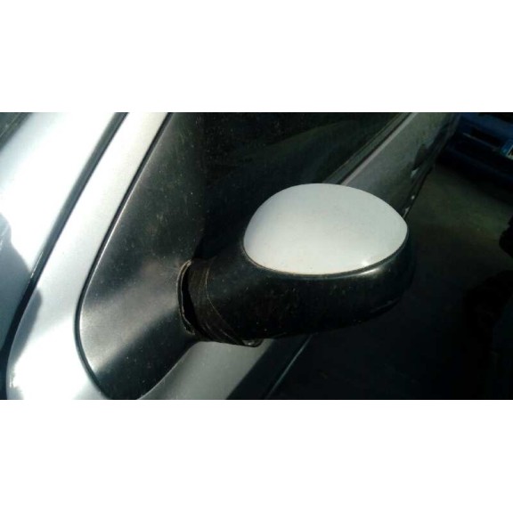 peugeot 206 berlina del año 2000