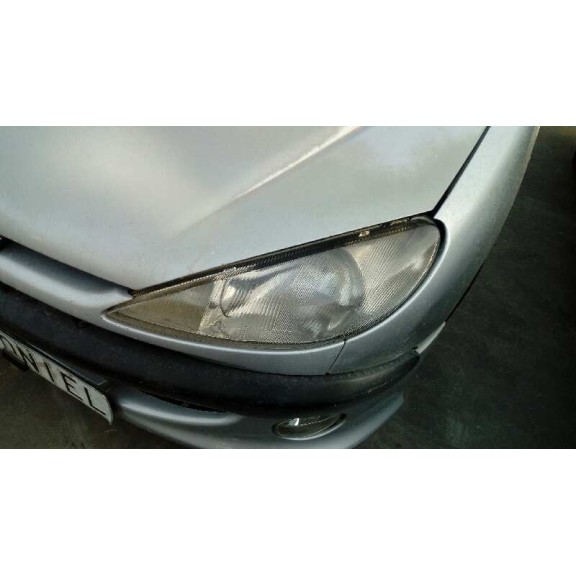 peugeot 206 berlina del año 2000