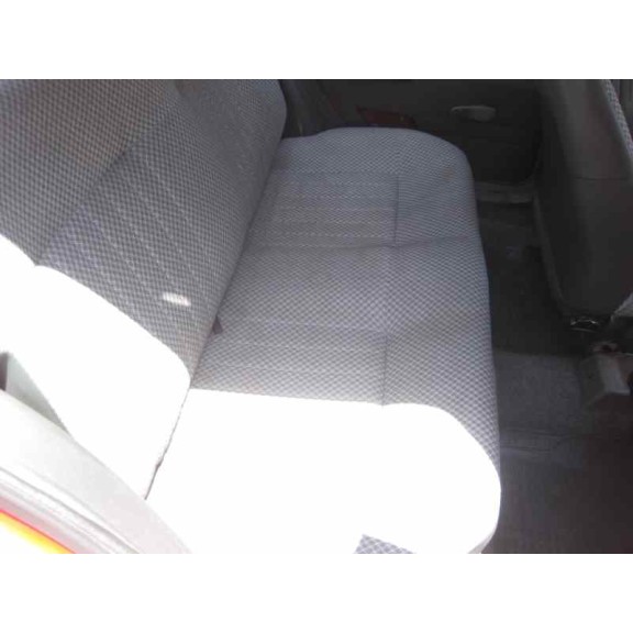 peugeot 205 berlina del año 1985