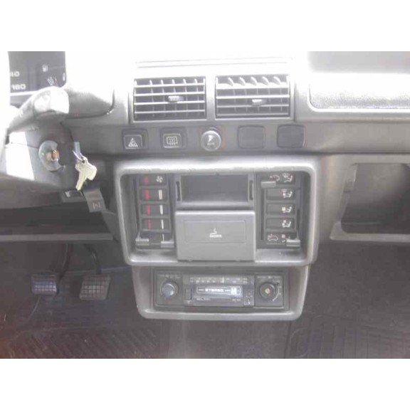 peugeot 205 berlina del año 1985