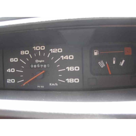 peugeot 205 berlina del año 1985