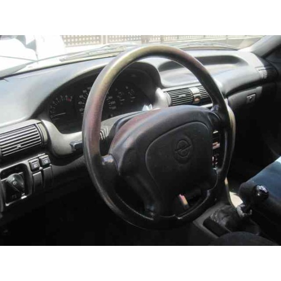 opel astra f berlina del año 1996