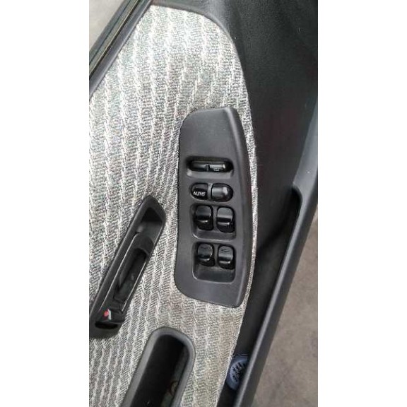 nissan sunny berlina (n14) del año 1994