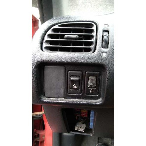 nissan sunny berlina (n14) del año 1994