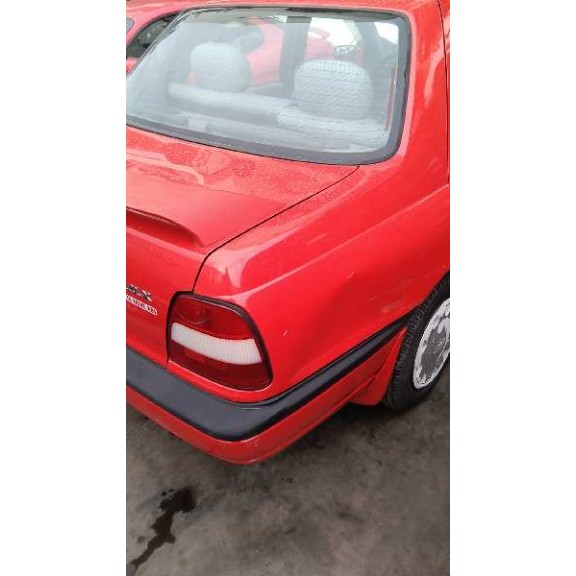 nissan sunny berlina (n14) del año 1994