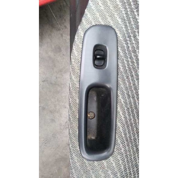 nissan sunny berlina (n14) del año 1994