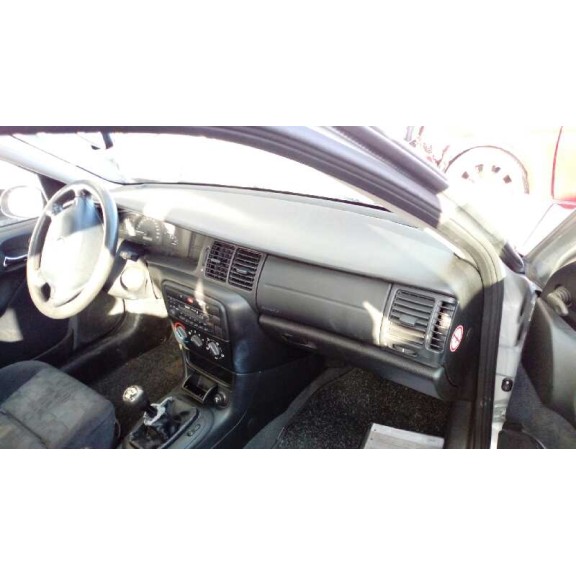 opel vectra b berlina del año 1999