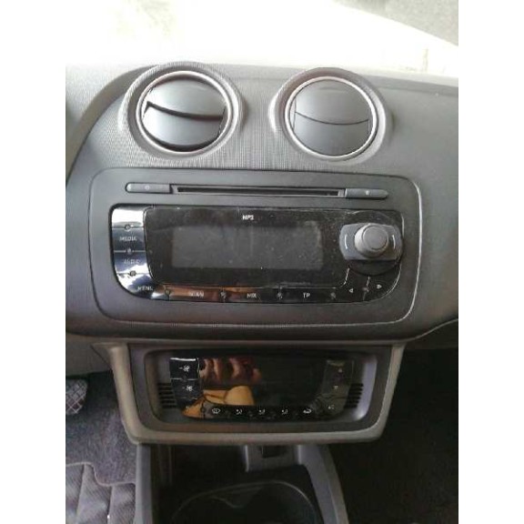 seat ibiza (6j5) del año 2008