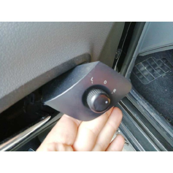 seat ibiza (6j5) del año 2008