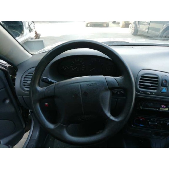 daewoo nubira berlina del año 1998