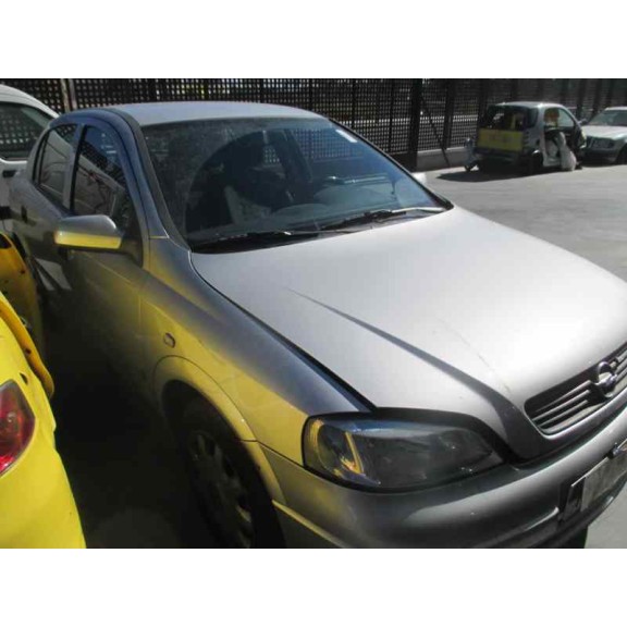 opel astra g berlina del año 2000