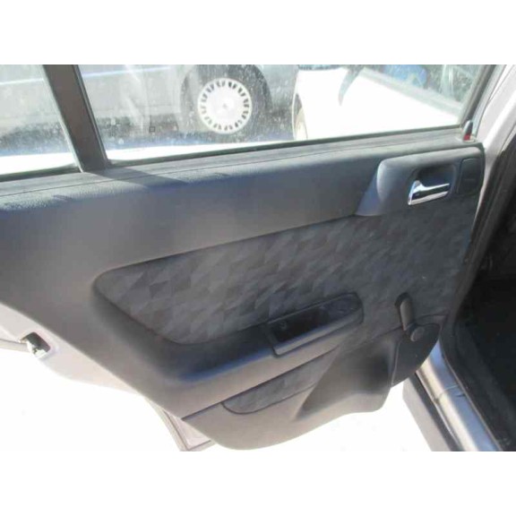 opel astra g berlina del año 2000