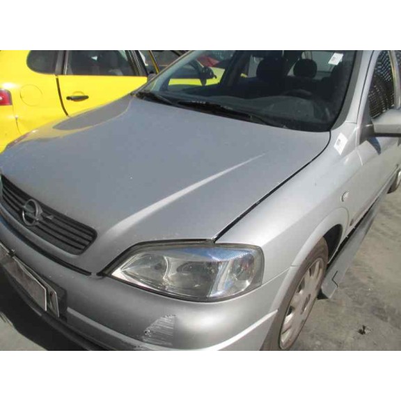 opel astra g berlina del año 2000