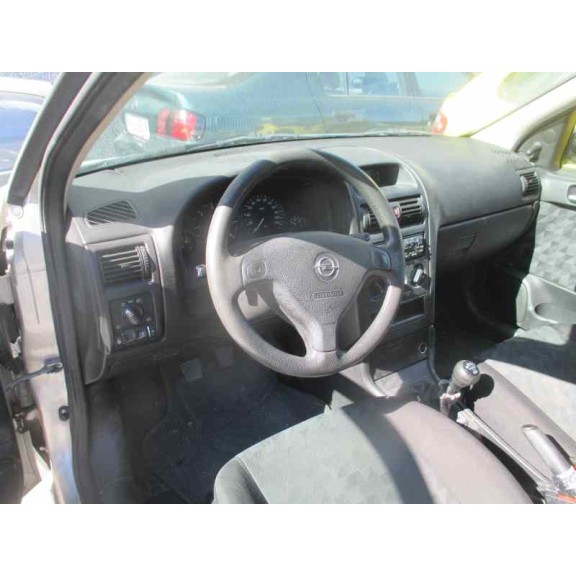 opel astra g berlina del año 2000