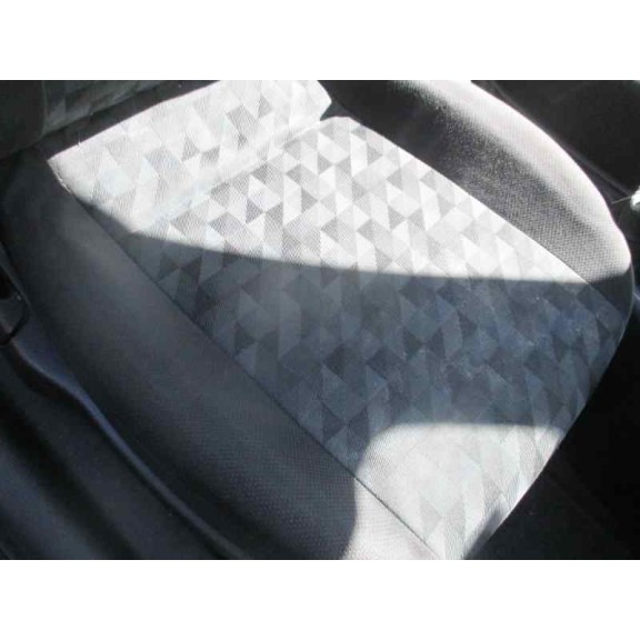 opel astra g berlina del año 2000