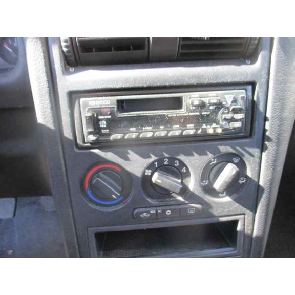 opel astra g berlina del año 2000