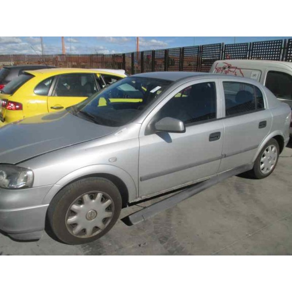 opel astra g berlina del año 2000
