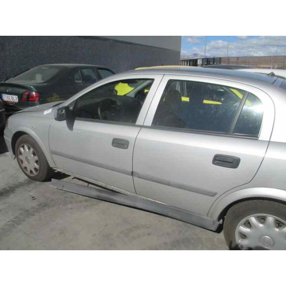 opel astra g berlina del año 2000