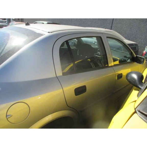 opel astra g berlina del año 2000