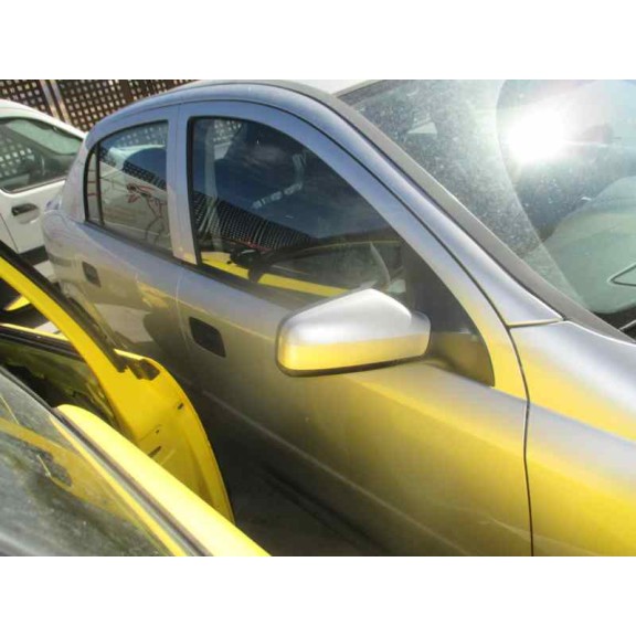 opel astra g berlina del año 2000