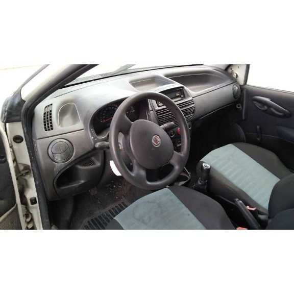 fiat punto berlina (188) del año 2011