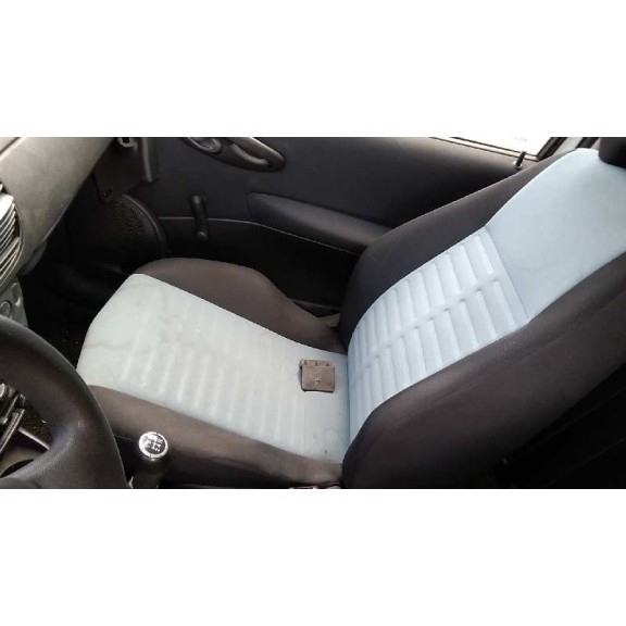 fiat punto berlina (188) del año 2011