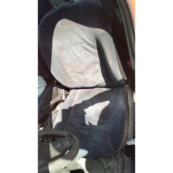 peugeot 206 berlina del año 2001