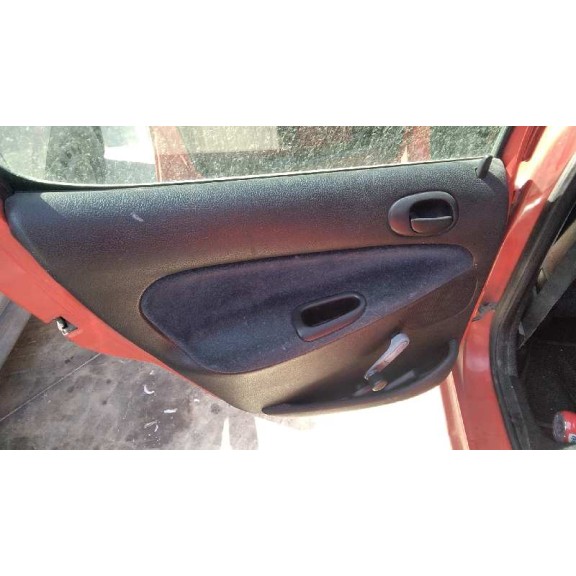 peugeot 206 berlina del año 2001