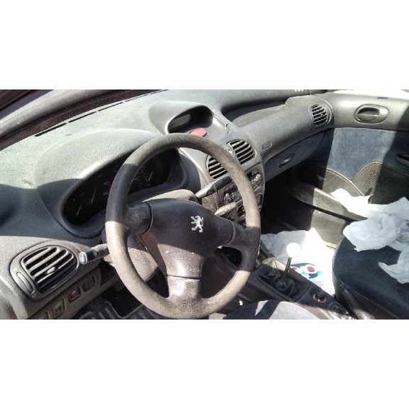 peugeot 206 berlina del año 2001