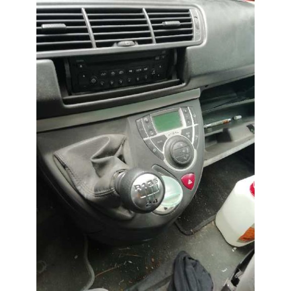 peugeot 807 del año 2004