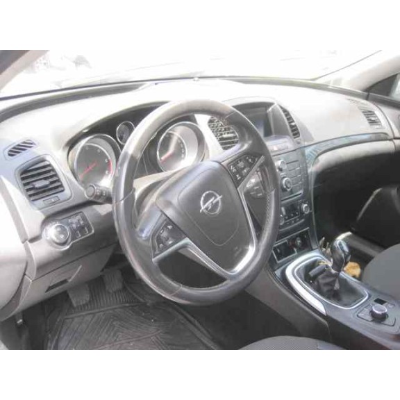 opel insignia berlina del año 2011