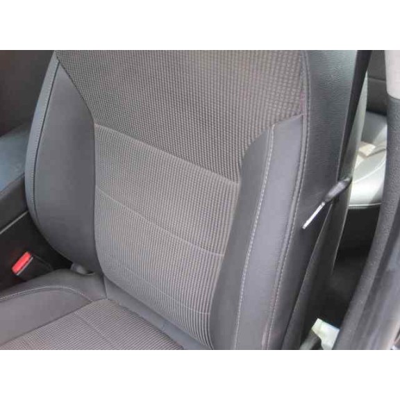 opel insignia berlina del año 2011