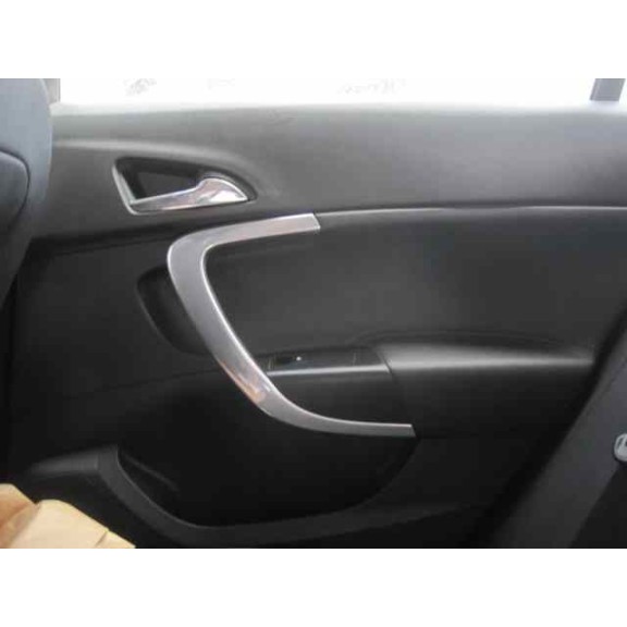 opel insignia berlina del año 2011