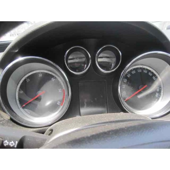 opel insignia berlina del año 2011