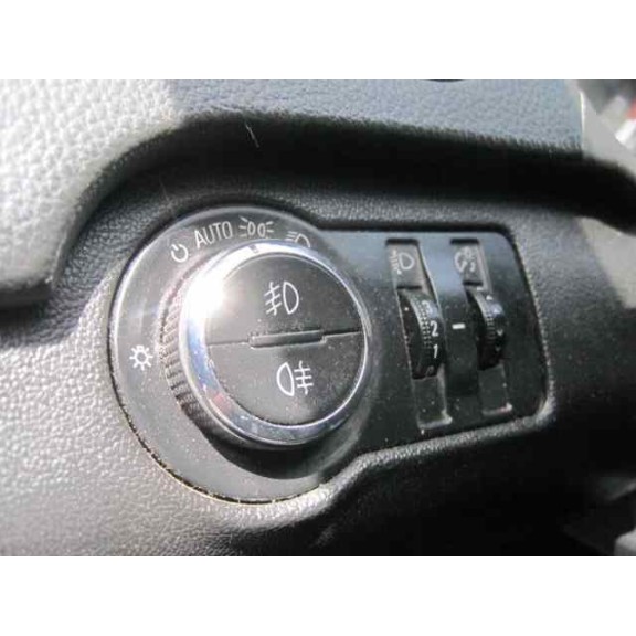 opel insignia berlina del año 2011