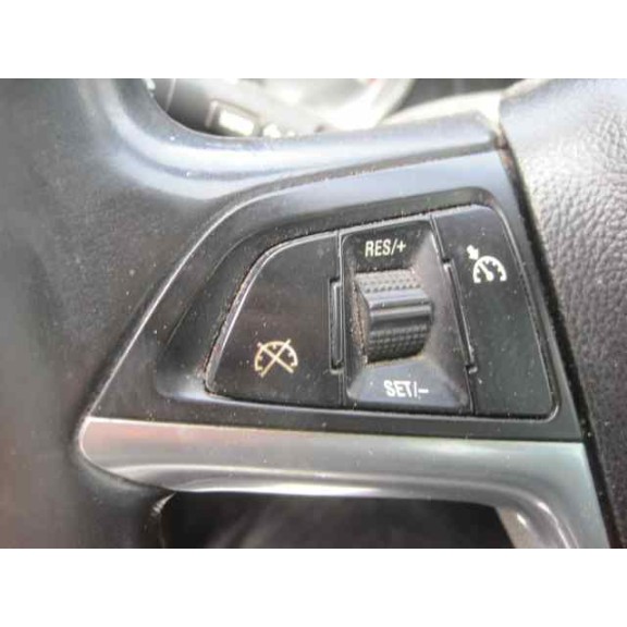 opel insignia berlina del año 2011