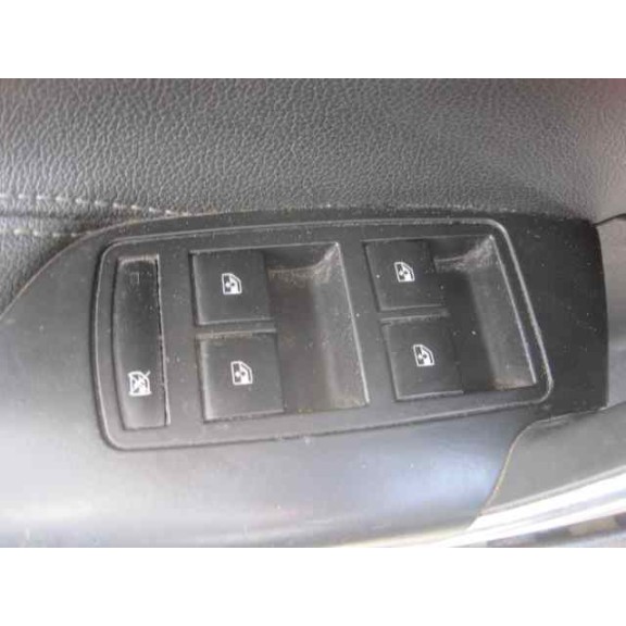 opel insignia berlina del año 2011